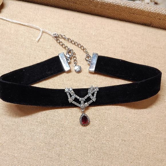 Chloe + Isabel Jewelry - Chloe + Isabel Ethereal Chandelier Choker Necklace